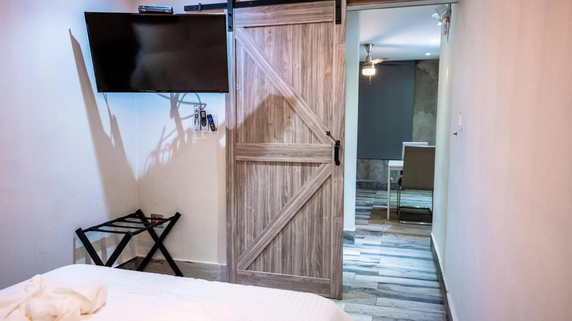 Отель Tapia Haus 103 - Beach Vibes Within Walking Distance Сан-Хуан